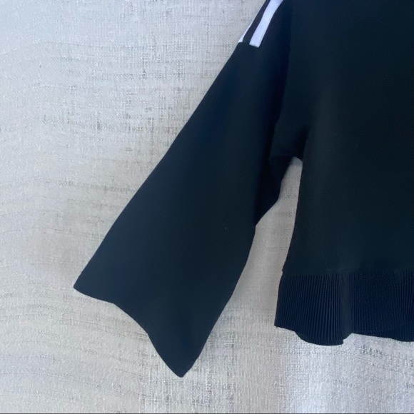 Ontwelth Wide Sleeve Cropped Sweatshirt Size M - Picture 2 of 7